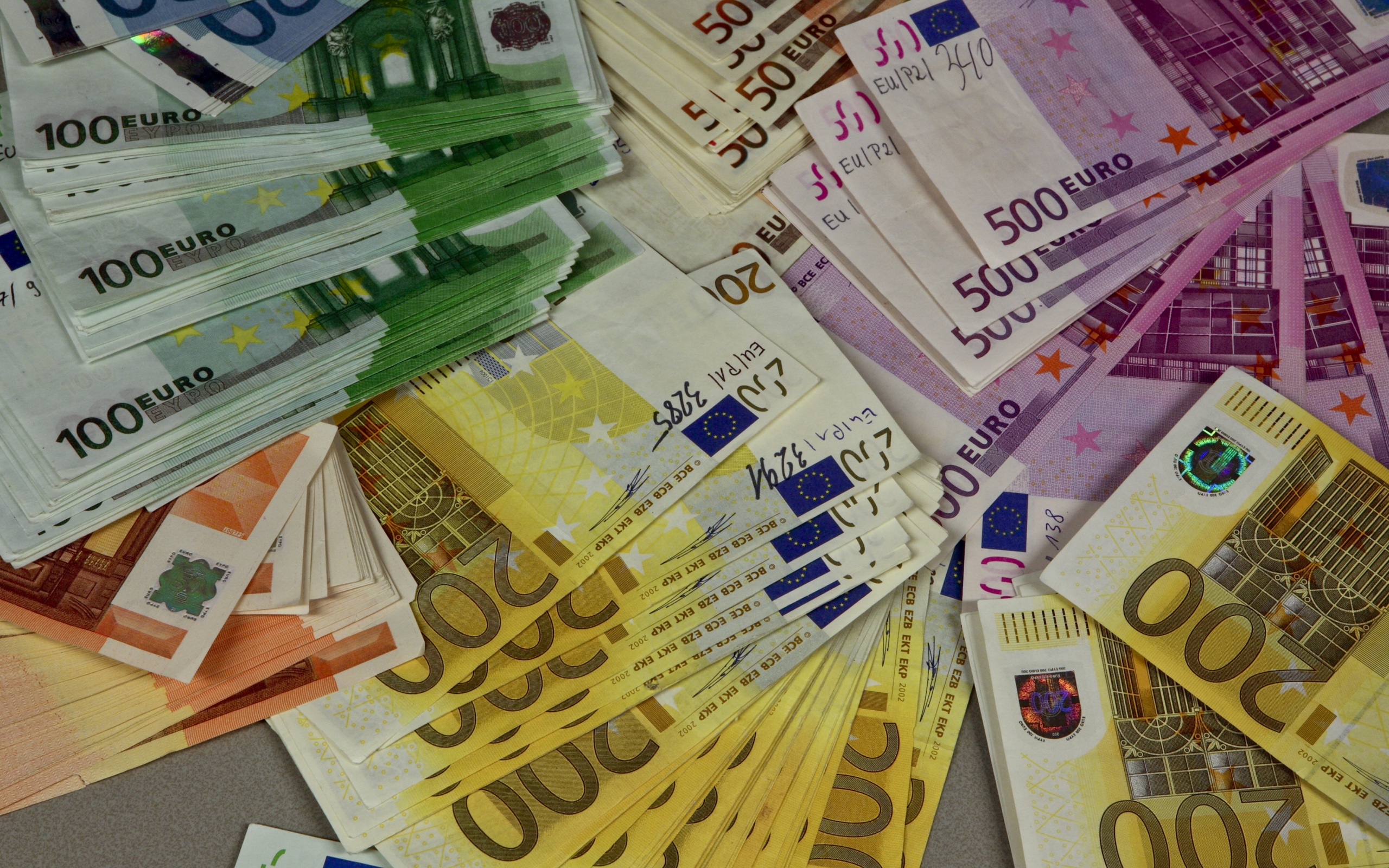 деньги для игры евро