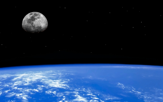 Поверхность земли и луна
