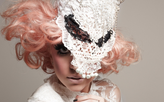 Леди Гага в шляпке