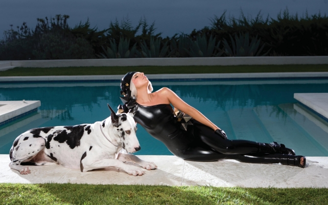 Леди Гага с собакой