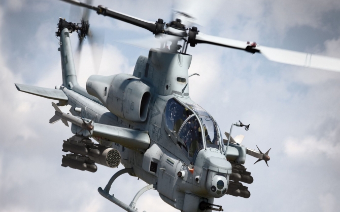 Боевой вертолет AH-1Z Viper