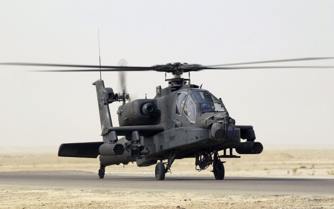 Черный военный вертолет