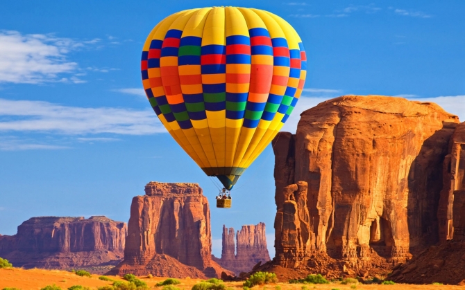 Воздушный шар в каньонах