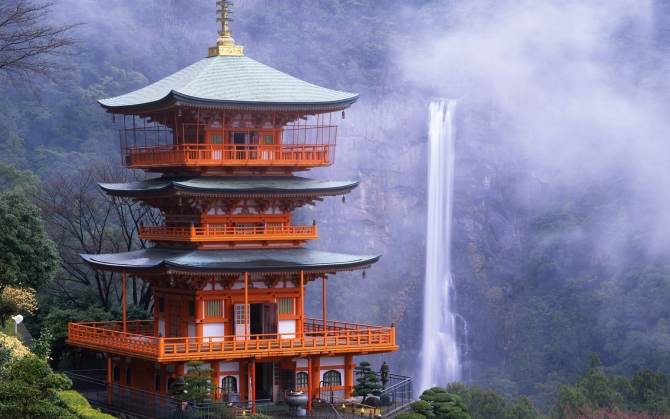 Водопад Нати Япония