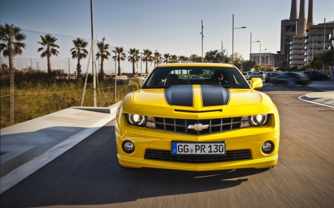 Chevrolet Camaro вид спереди