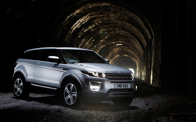 Range Rover Evoque серого цвета