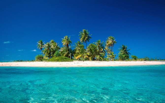 Остров, пальмы и песок