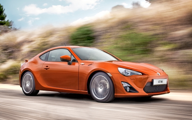 Оранжевая Toyota GT 86