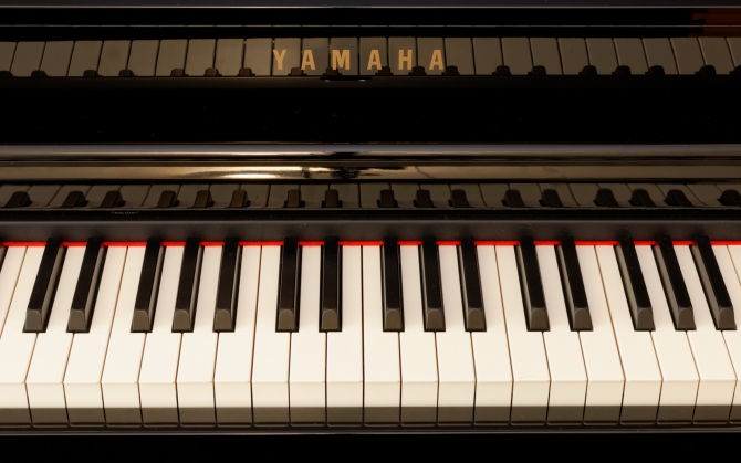 Клавишный музыкальный инструмент Yamaha