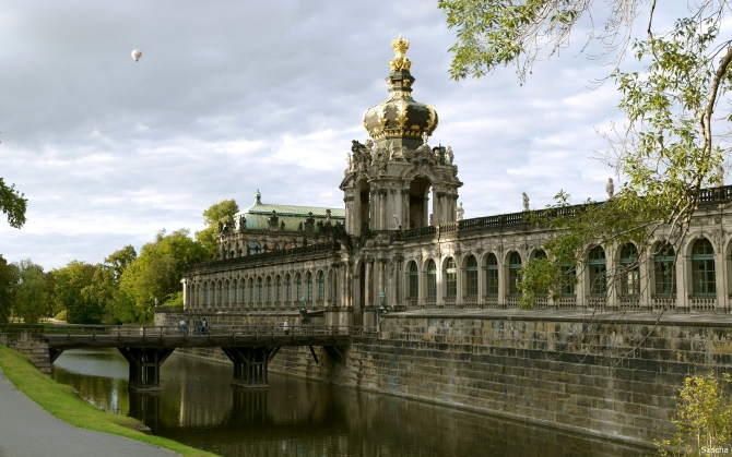 Дворец Цвингер Германия