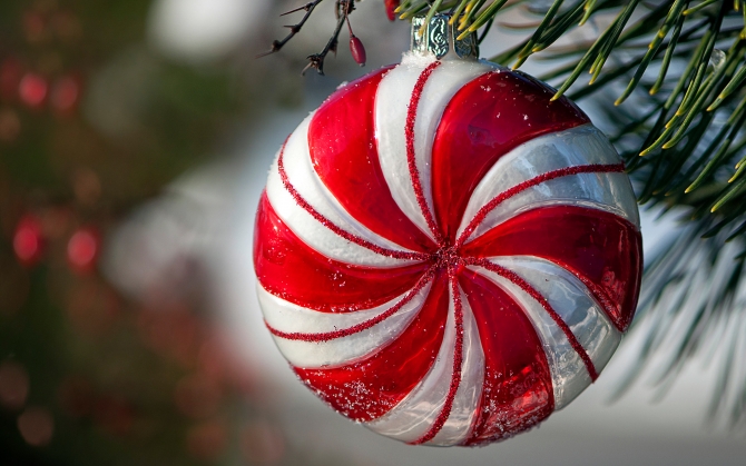 Новогодний шар леденец