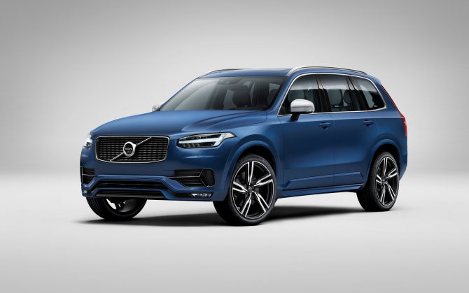 Красивый Volvo XC90