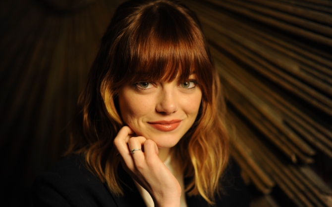 Эмма Стоун с челкой