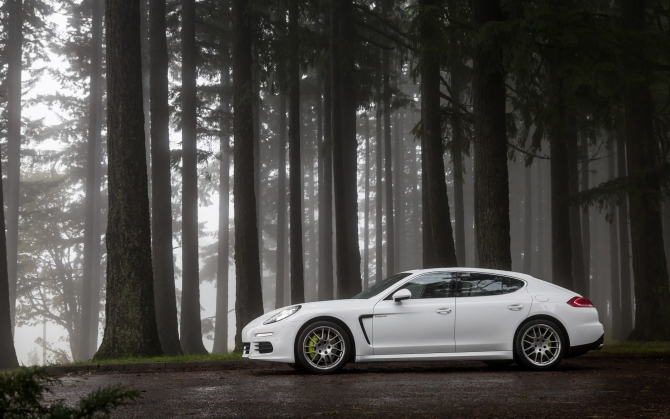 Белый Porsche Panamera