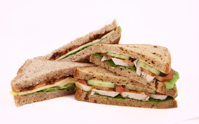 Сэндвич из хлеба со злаками