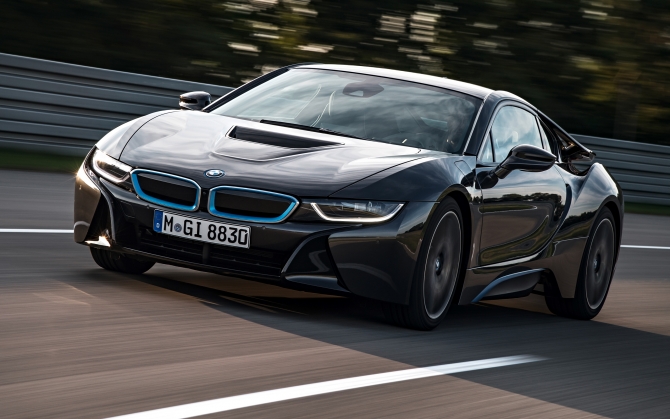 BMW i8 на трассе