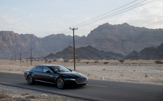 Aston Martin Lagonda в пустыне