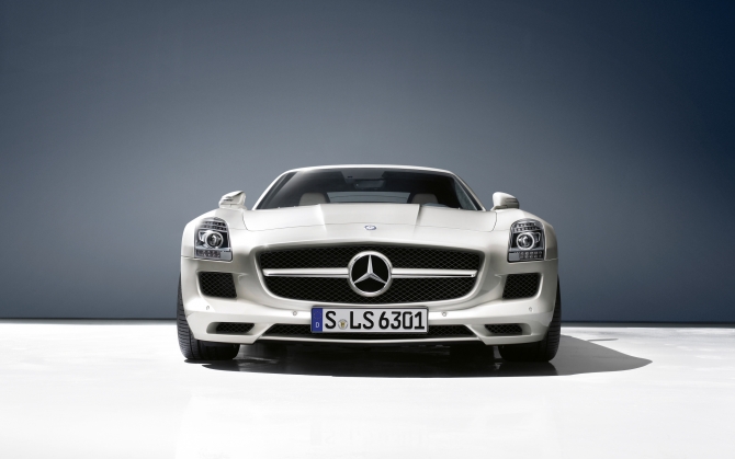 Mercedes SLS AMG вид спереди