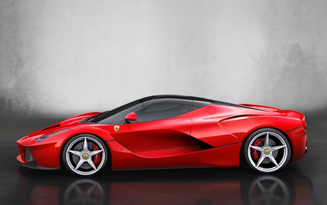 Ferrari LaFerrari вид сбоку