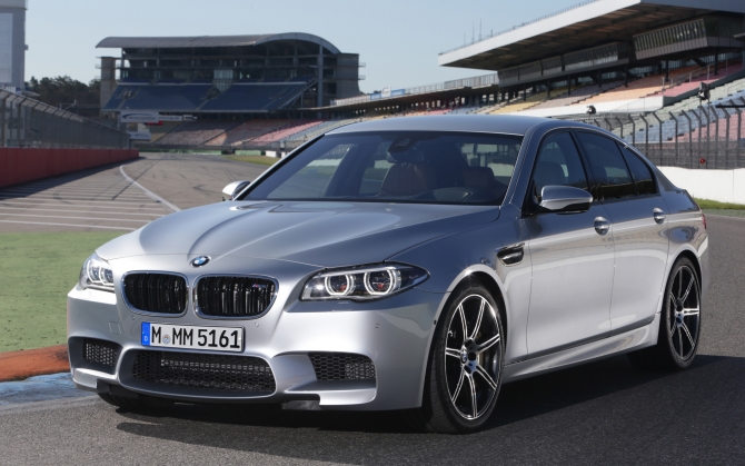 BMW M5 на гоночном треке