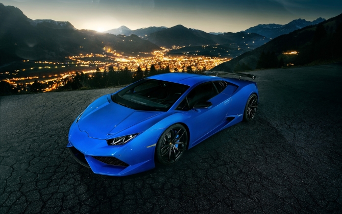 Синий Lamborghini Huracan