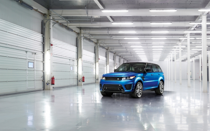 Синий Range Rover Sport