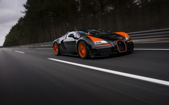 Bugatti Veyron на трассе