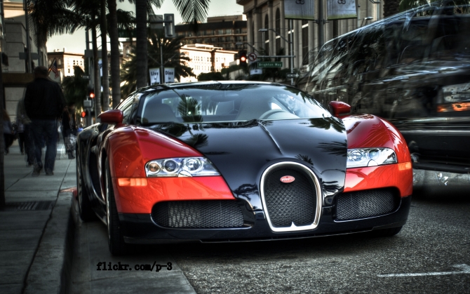 Bugatti Veyron в городе