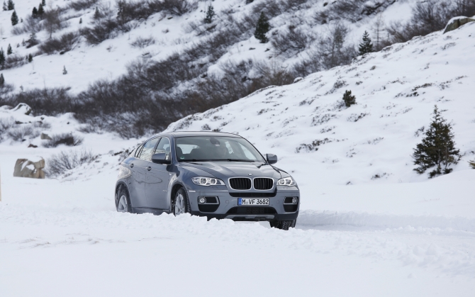 BMW X6 на снегу