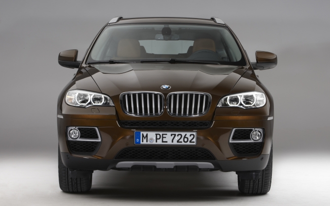 BMW X6 спереди