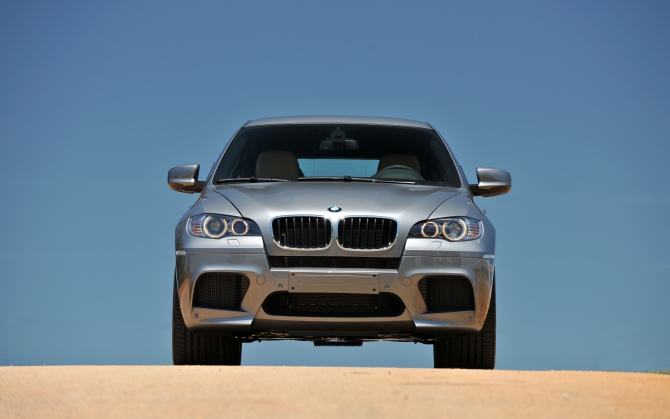 BMW X6 вид спереди