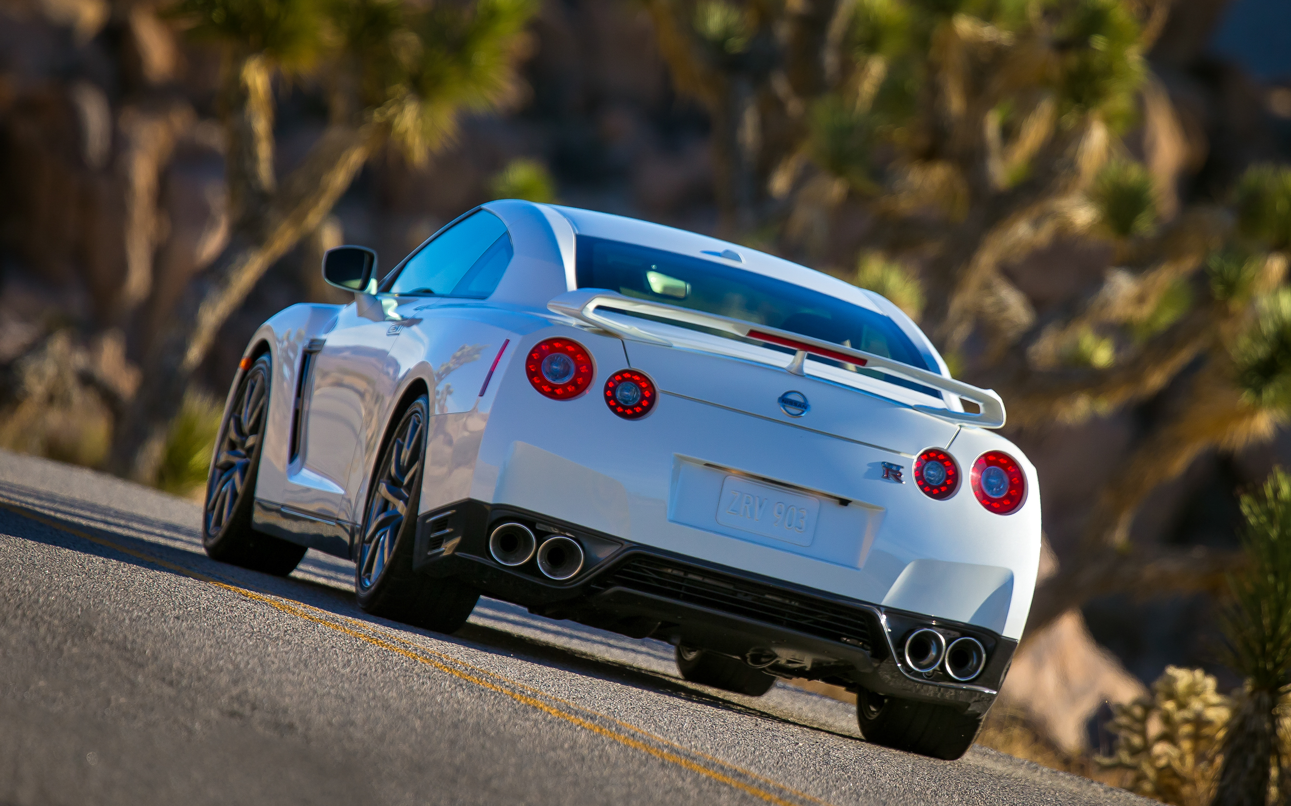Nissan gtr белый