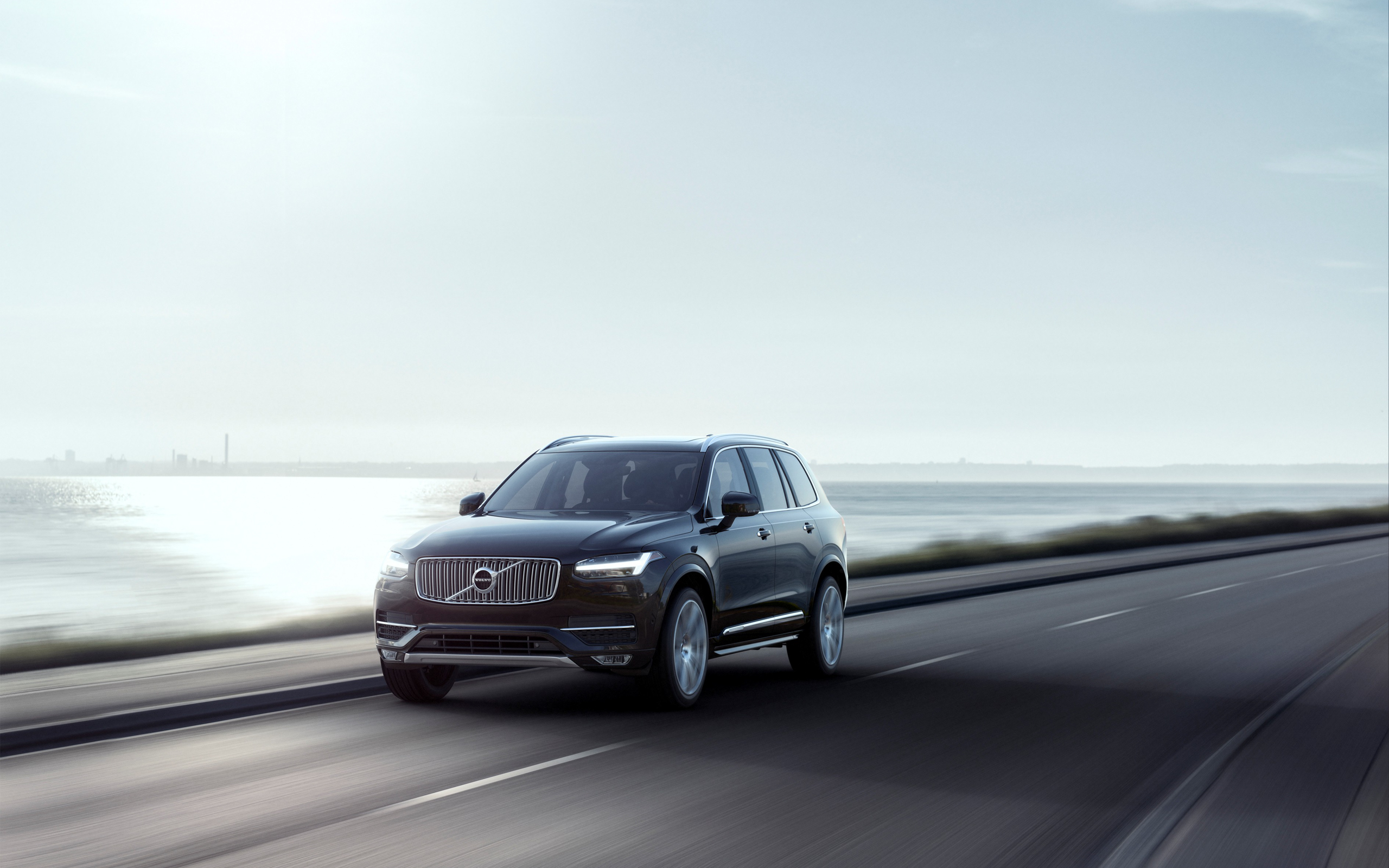 Volvo xc90 на ночной трассе