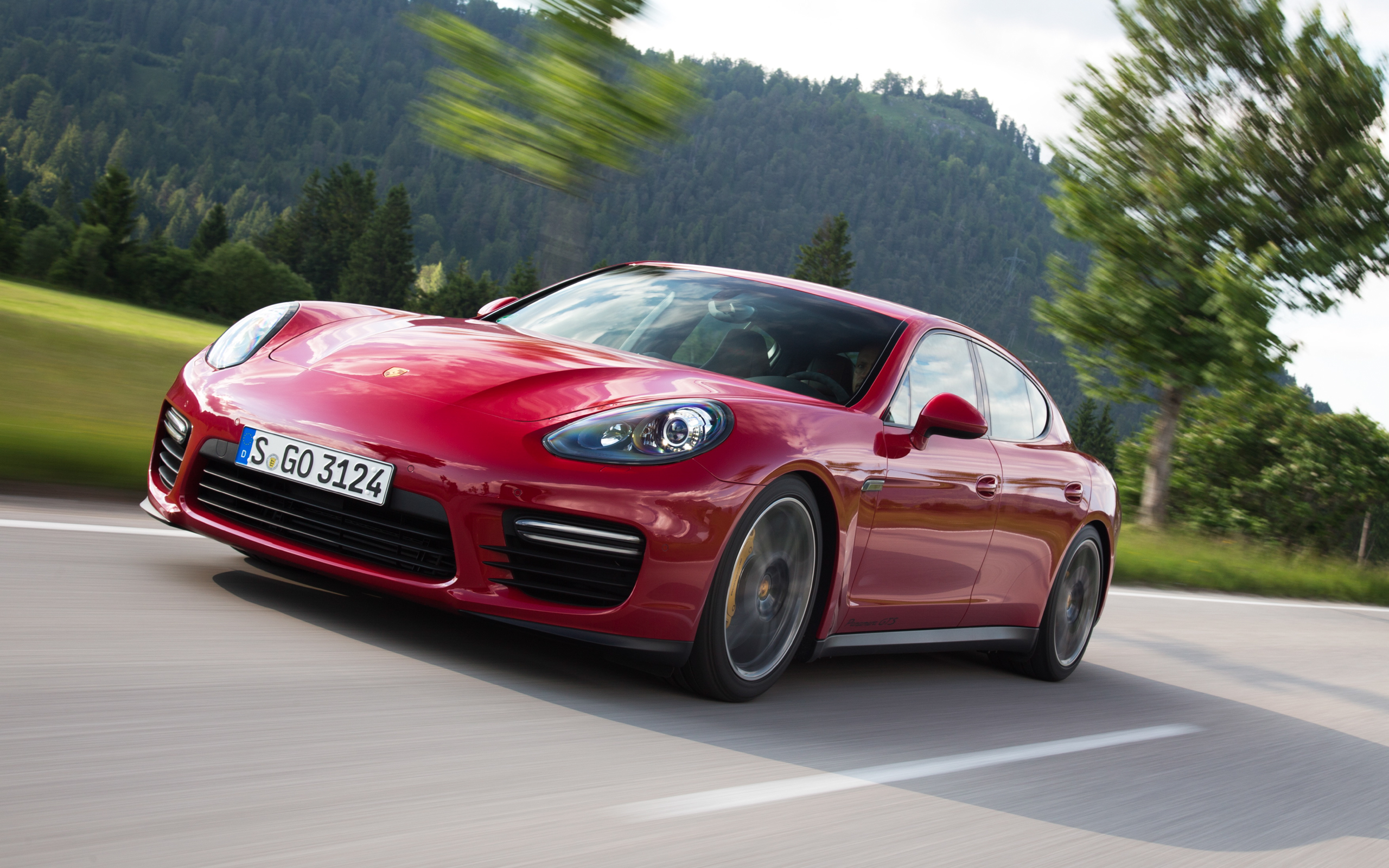 Porsche panamera красный