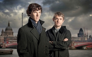 Шерлок и Ватсон на фоне Лондона