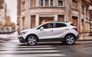 Белый Опель Мокка