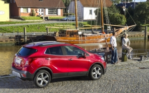 Красный Опель Мокка