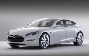 Белая Tesla Model S