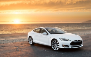 Белоснежная Tesla Model S