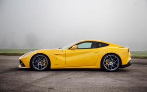 F12 Berlinetta вид сбоку