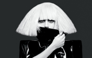 Леди Гага черно-белое фото