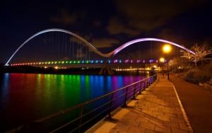 Мост с ночной подсветкой