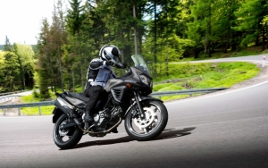 Suzuki VStrom на дороге