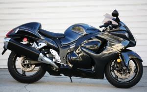 Черный Suzuki Hayabusa