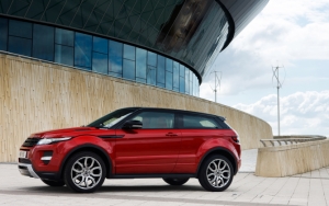 Красный Range Rover Evoque