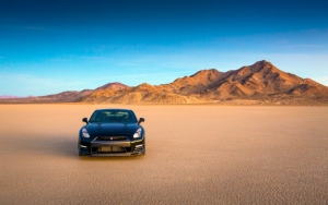 Nissan GT-R на песке