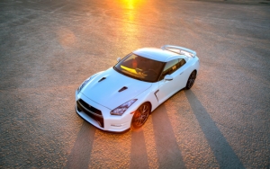 Nissan GT-R на закате