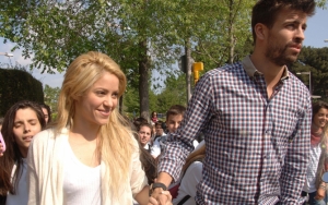 Шакира и Пике с фанатами