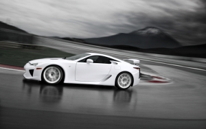 Lexus LFA на трассе