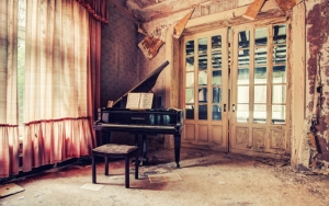 Рояль в старом доме